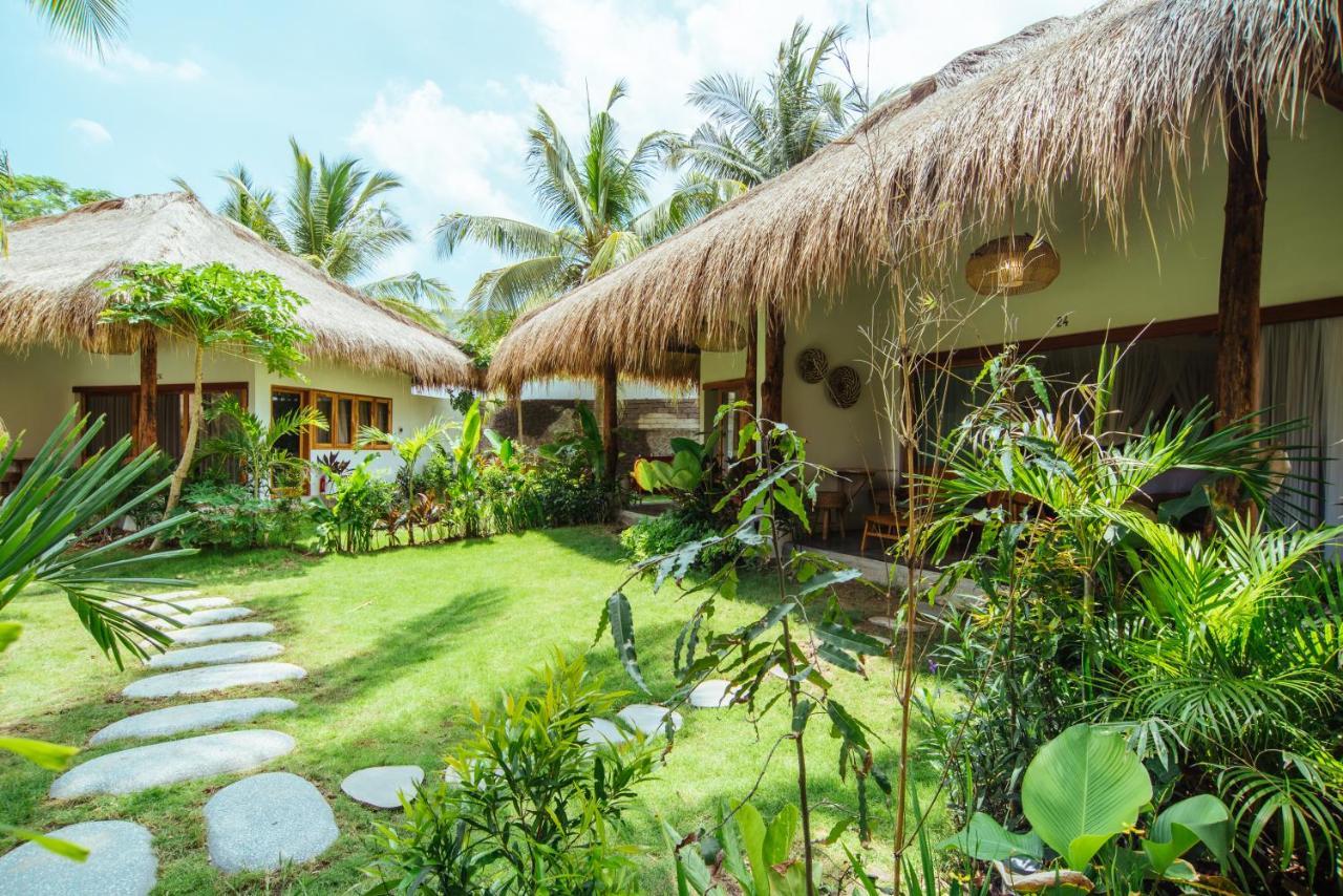 Отель Mana Eco Retreat Kuta  Экстерьер фото