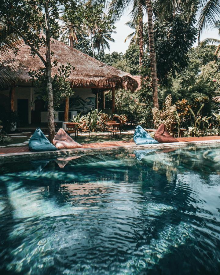 Отель Mana Eco Retreat Kuta  Экстерьер фото