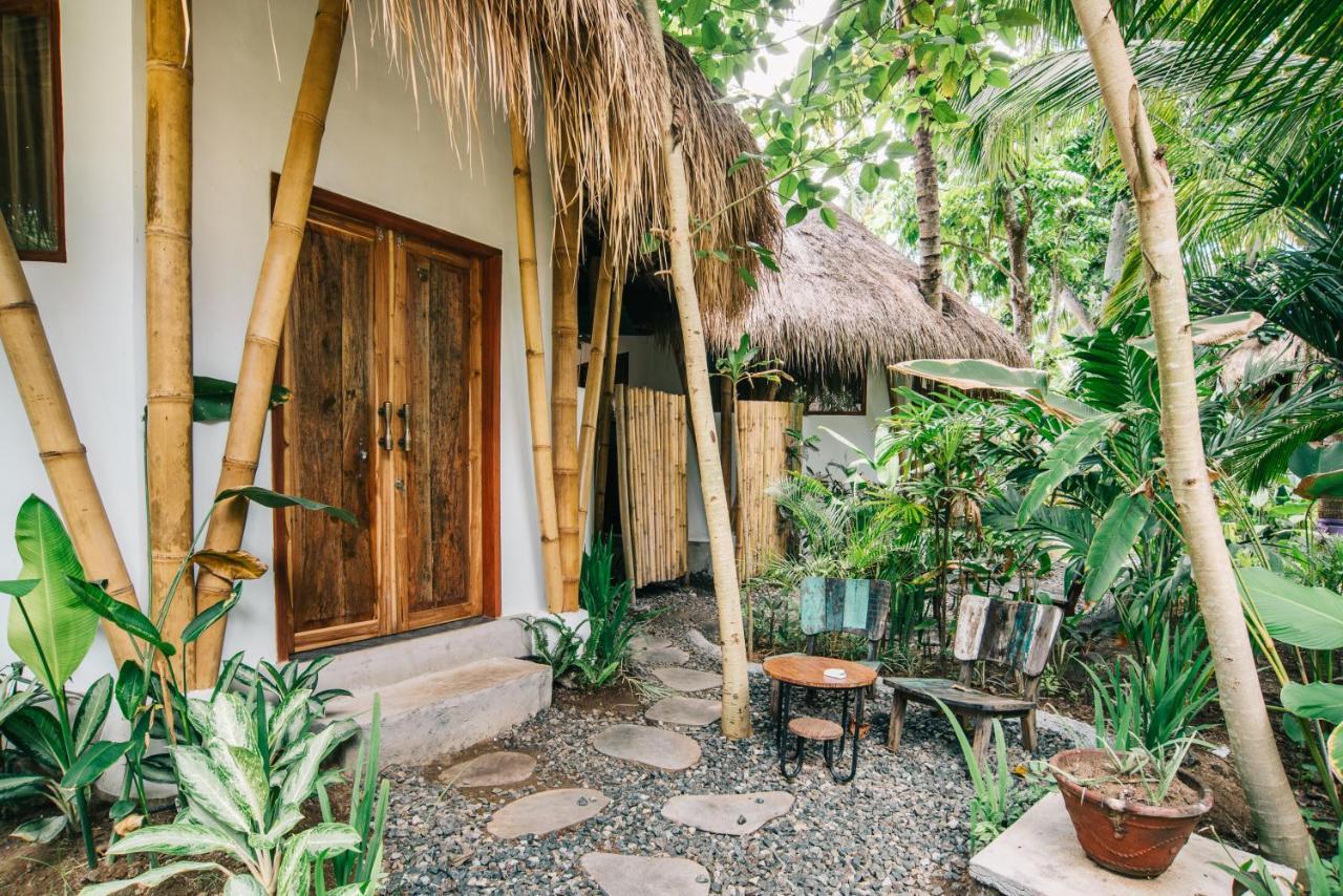 Отель Mana Eco Retreat Kuta  Экстерьер фото