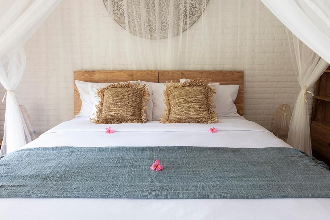 Отель Mana Eco Retreat Kuta  Экстерьер фото