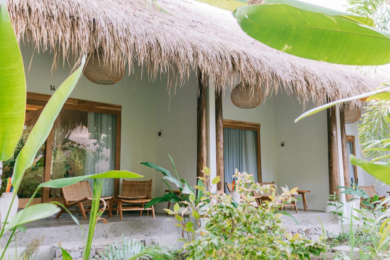 Отель Mana Eco Retreat Kuta  Экстерьер фото