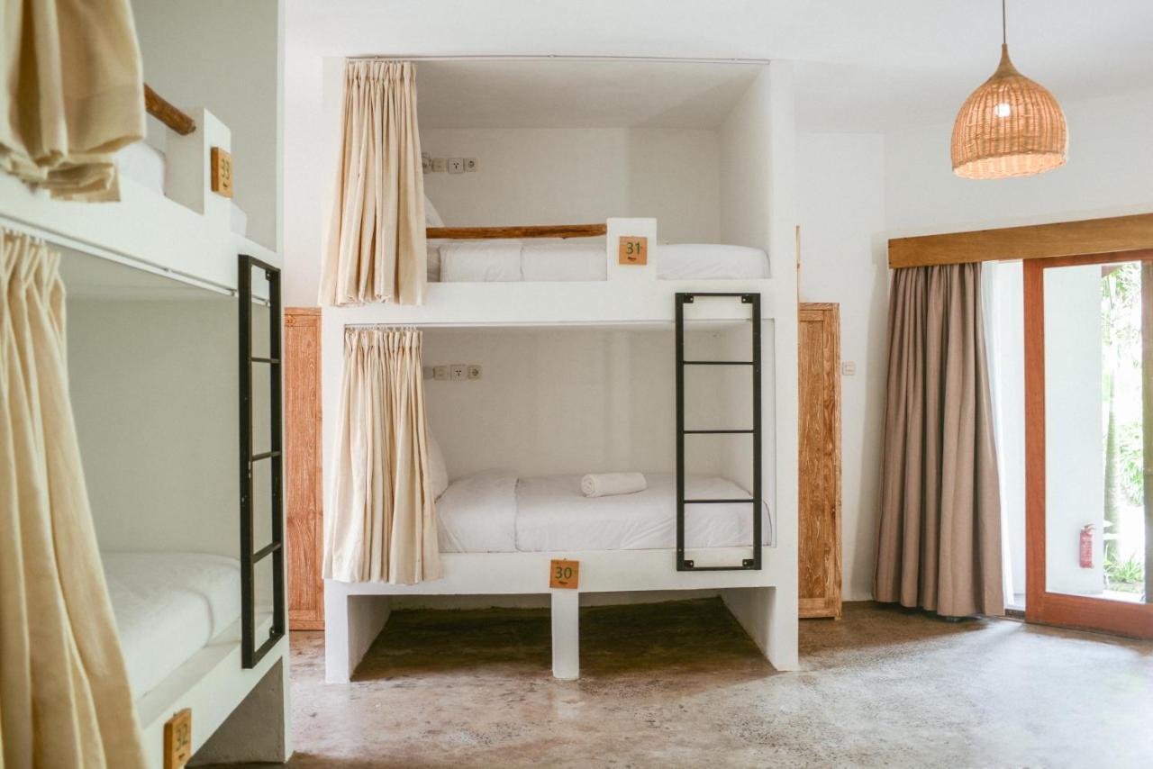 Отель Mana Eco Retreat Kuta  Экстерьер фото