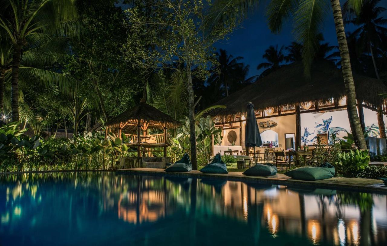 Отель Mana Eco Retreat Kuta  Экстерьер фото